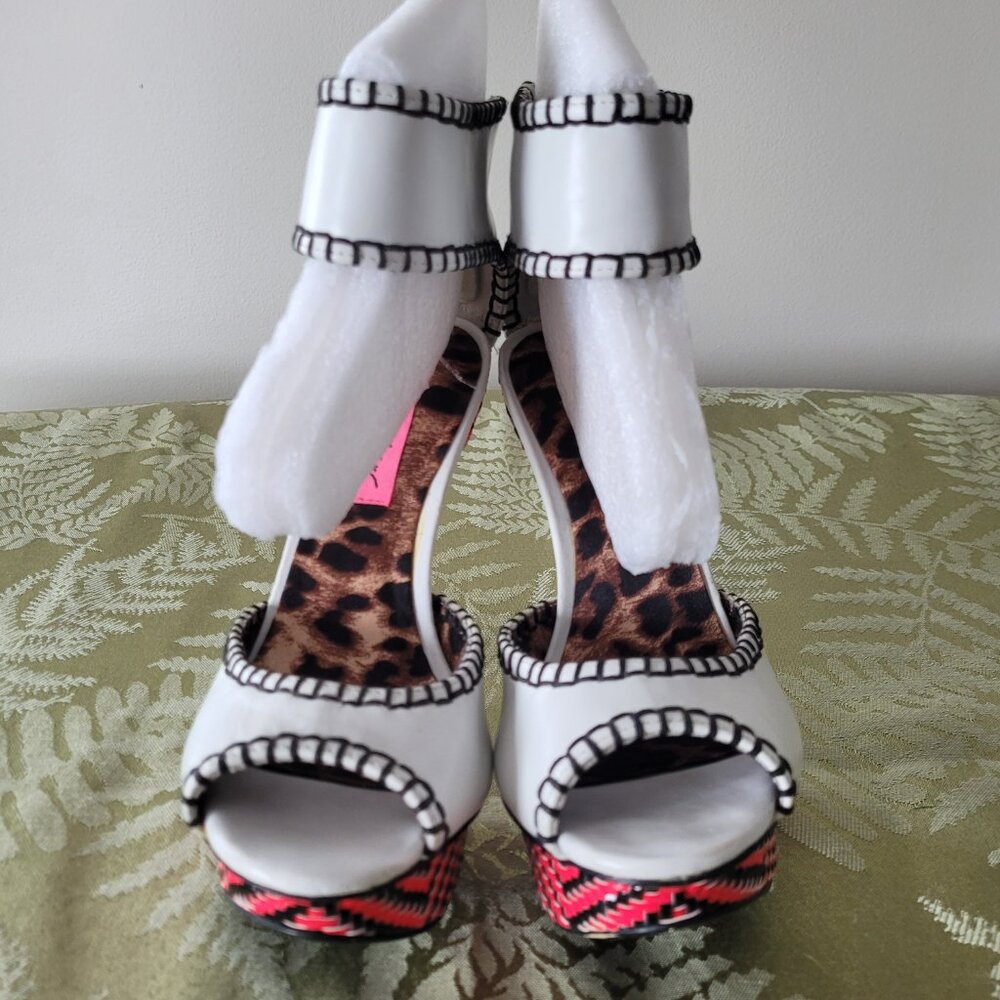 Betsey Johnson Tricksy Heels - Picture 2 of 9